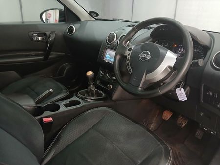 2013-Nissan-Qashqai-15-dCi-Acenta_7