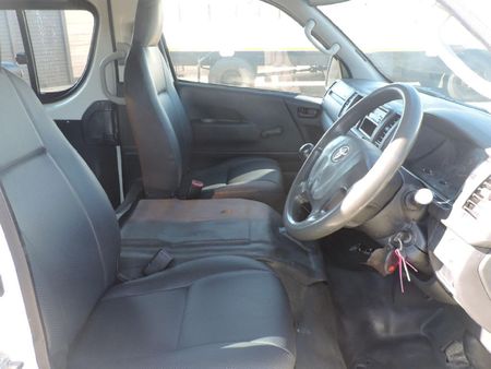 2017-Toyota-Quantum-25-D-4D-Sesfikile-16-seat_3