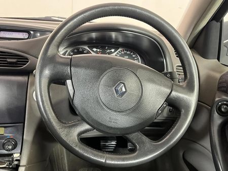 2002-Renault-Laguna-20-Expression_12