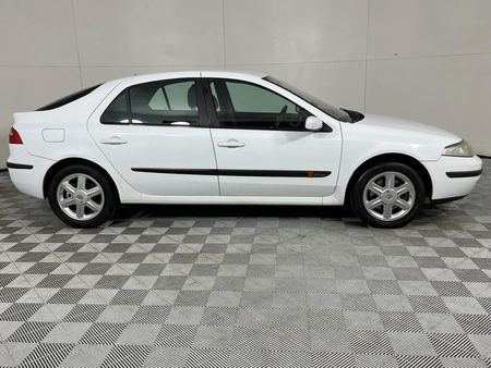 2002-Renault-Laguna-20-Expression_15