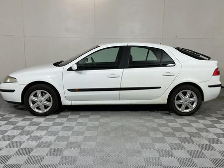 2002-Renault-Laguna-20-Expression_17