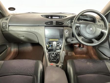 2002-Renault-Laguna-20-Expression_1