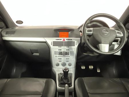 2009-Opel-Astra-GTC-20-Turbo-Sport_1