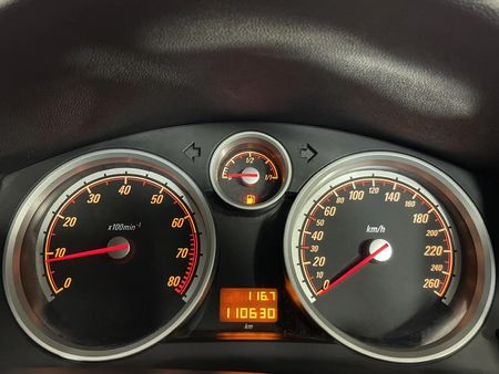 2009-Opel-Astra-GTC-20-Turbo-Sport_2