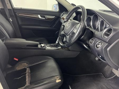 2012-Mercedes-Benz-C-Class-C-180-BE-Classic_9