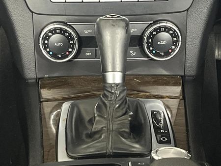 2012-Mercedes-Benz-C-Class-C-180-BE-Classic_10
