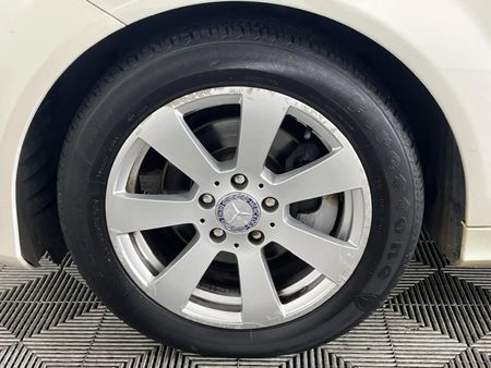 2012-Mercedes-Benz-C-Class-C-180-BE-Classic_4