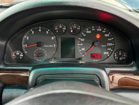 1997-Audi-A4-28-30v_9