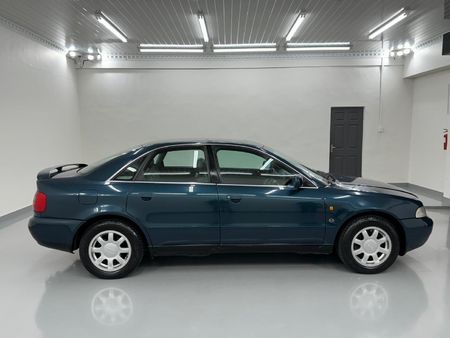 1997-Audi-A4-28-30v_3