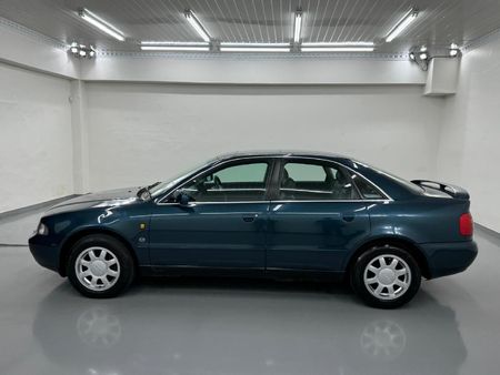 1997-Audi-A4-28-30v_4