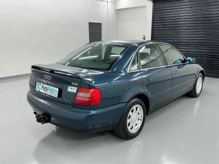 1997-Audi-A4-28-30v_5