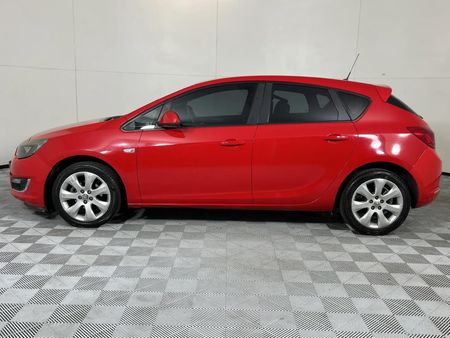 2014-Opel-Astra-14T-Essentia-5-dr_11