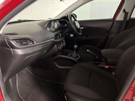 2021-Fiat-Tipo-14-Lounge-5-dr_8