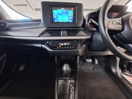 2025-Suzuki-Swift-12-GL-Auto_11