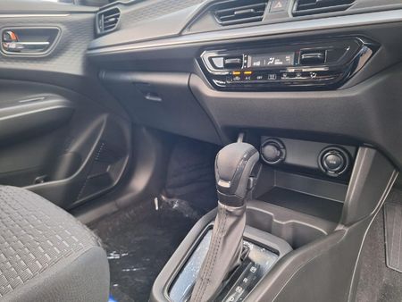2025-Suzuki-Swift-12-GL-Auto_5