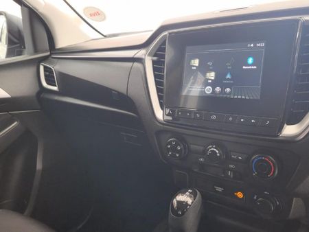 2023-Isuzu-D-Max-19-DDI-LS-4x4-Auto-Double-Cab_15