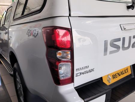 2023-Isuzu-D-Max-19-DDI-LS-4x4-Auto-Double-Cab_8
