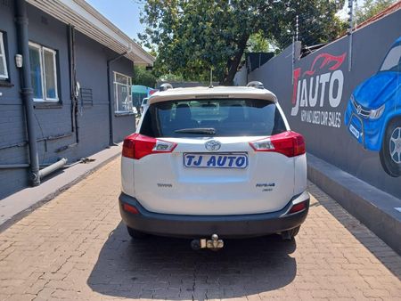 2014-Toyota-RAV4-22-D-GX-4WD_3