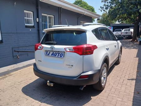 2014-Toyota-RAV4-22-D-GX-4WD_5