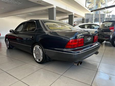 1995-Lexus-LS-400_3