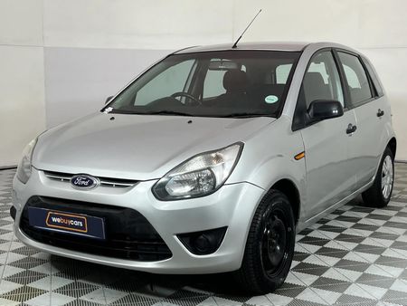 2012-Ford-Figo-14-Ambiente_0