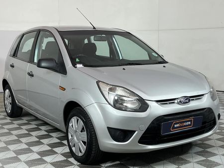 2012-Ford-Figo-14-Ambiente_6