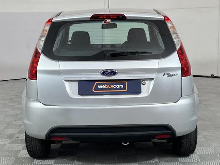 2012-Ford-Figo-14-Ambiente_8