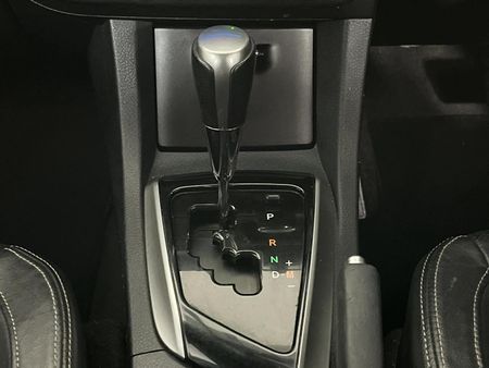 2015-Toyota-Corolla-18-High-Auto_10