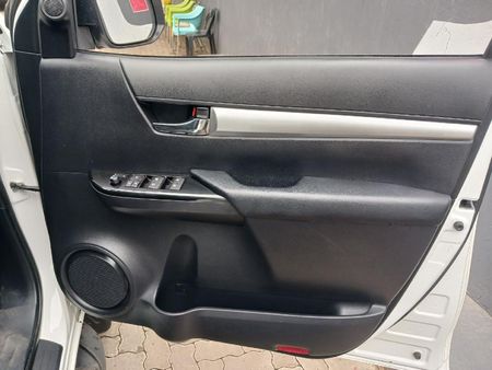 2017-Toyota-Hilux-28-GD-6-Raised-Body-Raider-Double-Cab-Auto_11