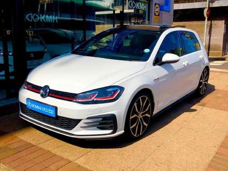 2019-Volkswagen-Golf-VII-GTI-20-TSI-Auto_0