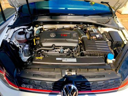 2019-Volkswagen-Golf-VII-GTI-20-TSI-Auto_16
