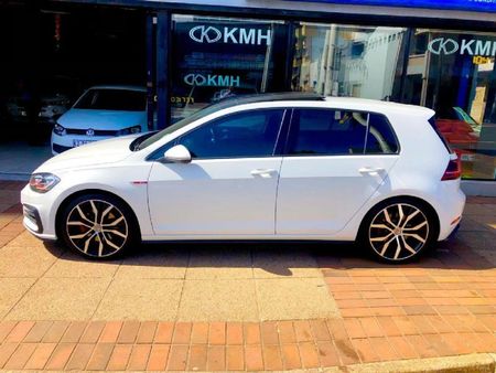 2019-Volkswagen-Golf-VII-GTI-20-TSI-Auto_3