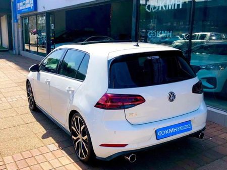 2019-Volkswagen-Golf-VII-GTI-20-TSI-Auto_4
