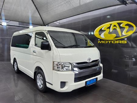 2017-Toyota-Quantum-25-D-4D-10-seat_0