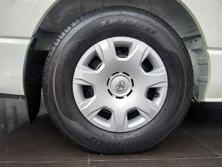 2017-Toyota-Quantum-25-D-4D-10-seat_9