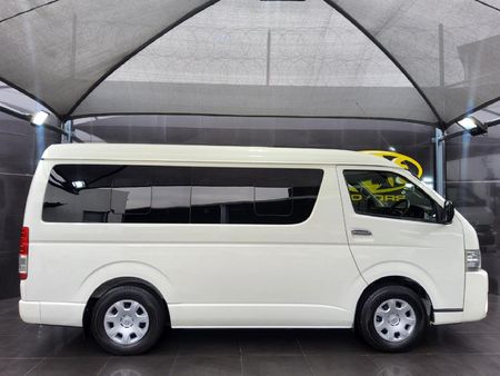 2017-Toyota-Quantum-25-D-4D-10-seat_1