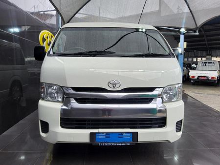 2017-Toyota-Quantum-25-D-4D-10-seat_2