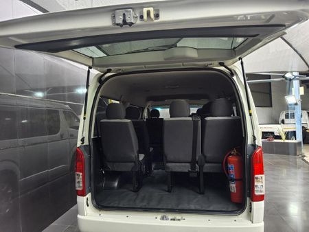 2017-Toyota-Quantum-25-D-4D-10-seat_4