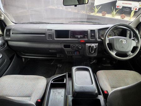 2017-Toyota-Quantum-25-D-4D-10-seat_7
