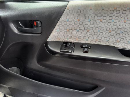 2017-Toyota-Quantum-25-D-4D-10-seat_8