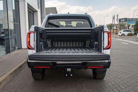 2025-Volkswagen-Amarok-30-TDI-V6-184kW-4Motion-Aventura-Auto-Double-Cab_9