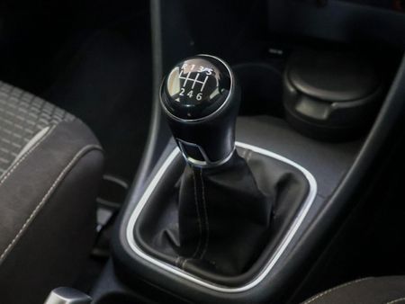 2015-Volkswagen-Polo-Cross-12-TSI_10