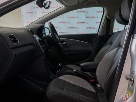 2015-Volkswagen-Polo-Cross-12-TSI_14