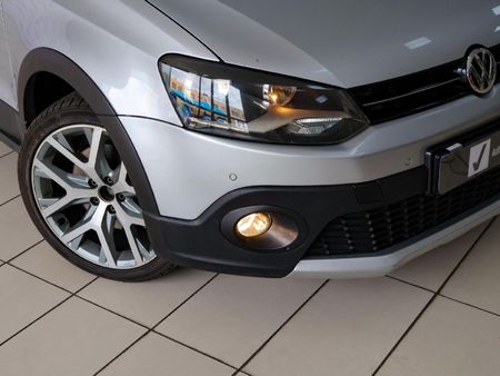 2015-Volkswagen-Polo-Cross-12-TSI_18