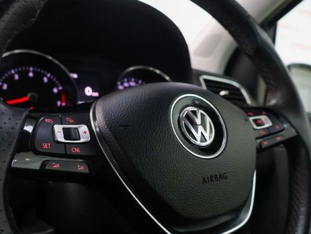 2015-Volkswagen-Polo-Cross-12-TSI_2