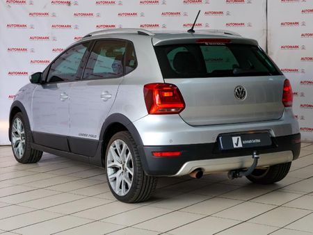 2015-Volkswagen-Polo-Cross-12-TSI_3