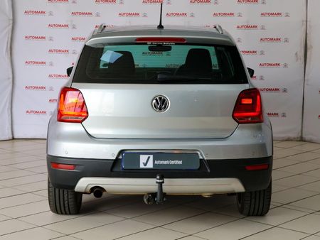 2015-Volkswagen-Polo-Cross-12-TSI_4