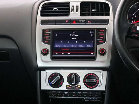 2015-Volkswagen-Polo-Cross-12-TSI_5