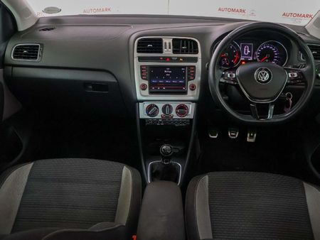 2015-Volkswagen-Polo-Cross-12-TSI_7