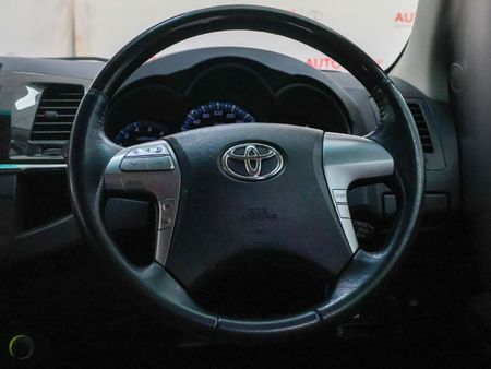 2014-Toyota-Fortuner-30-D-4D-Raised-Body_10